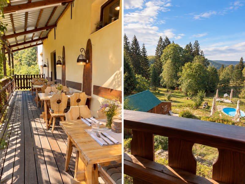 Terasa restaurace s prostřenými stoly a výhled z ní přes zahradu na šumavské kopce
